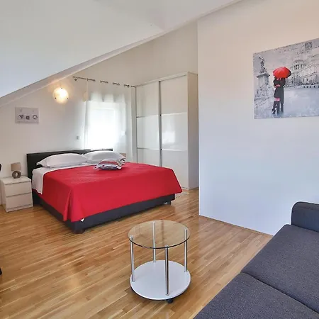 펜션 Zedno With Sea View 12 *