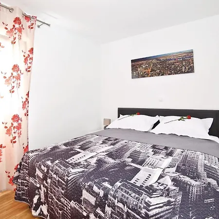 Zedno With Sea View 12 Feriehus